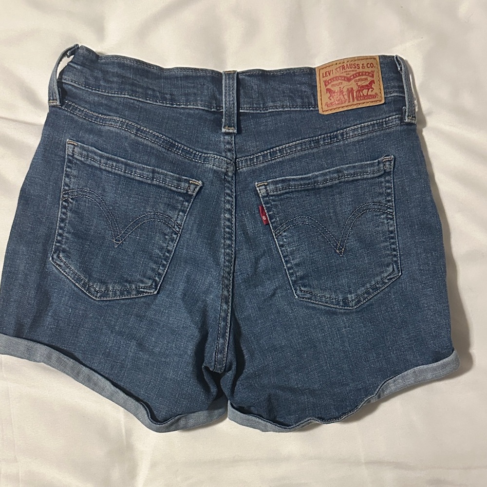 Levi Distressed Denim Shorts mid length - Picture 3 of 3